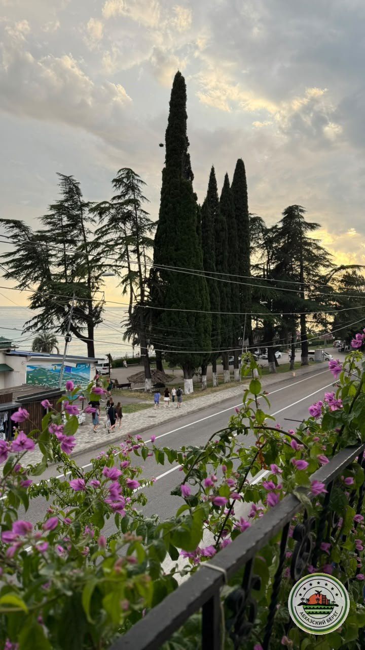 БЛАГО-ДАРЮ" отель — Трехместный номер с балконом