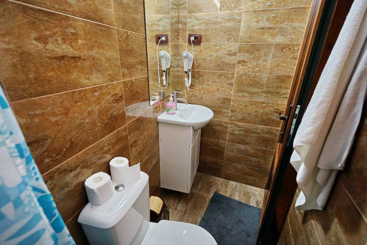 ГРАНТ" комплекс домиков — трехместные домики