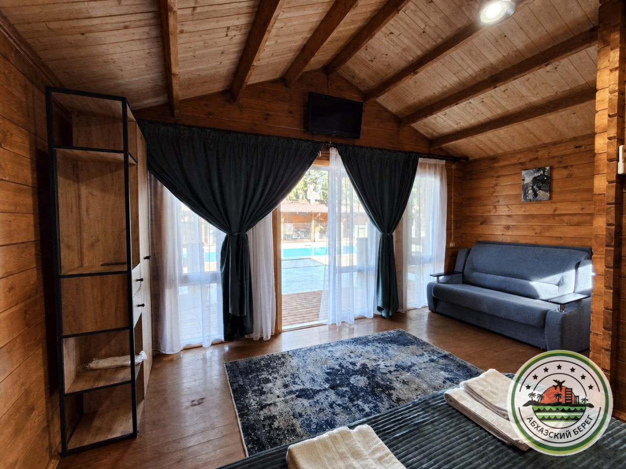 "ЮЖНОЕ СЧАСТЬЕ" ДОМИКИ С БАССЕЙНОМ И ЗАВТРАКАМИ фото 4